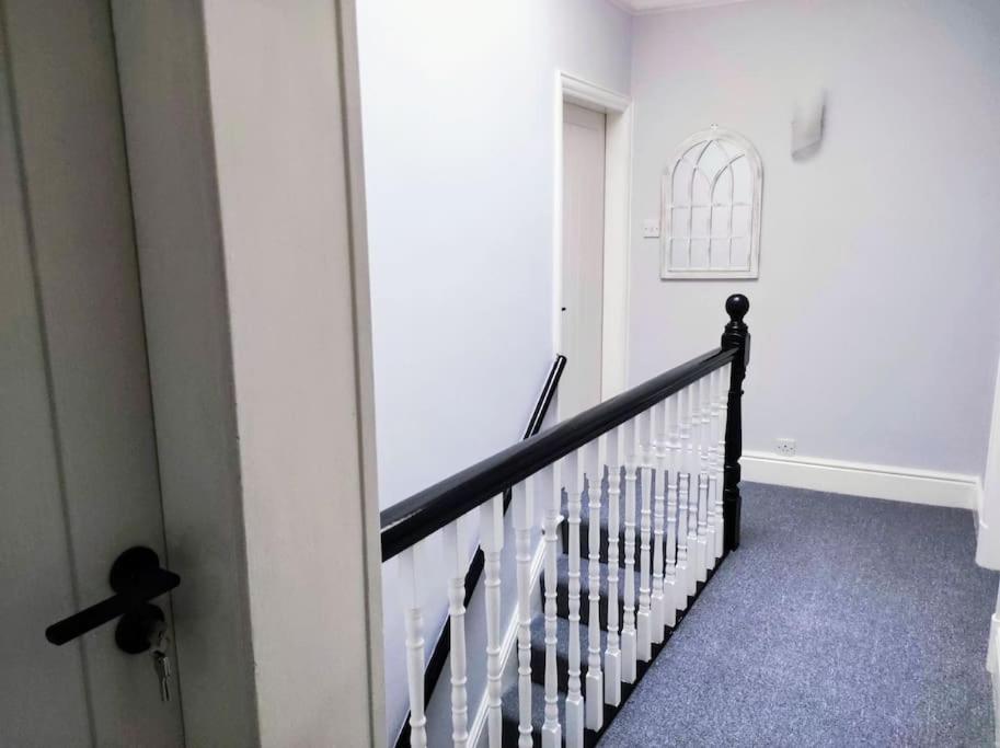 Atrium House Guest House Hazel Grove Extérieur photo